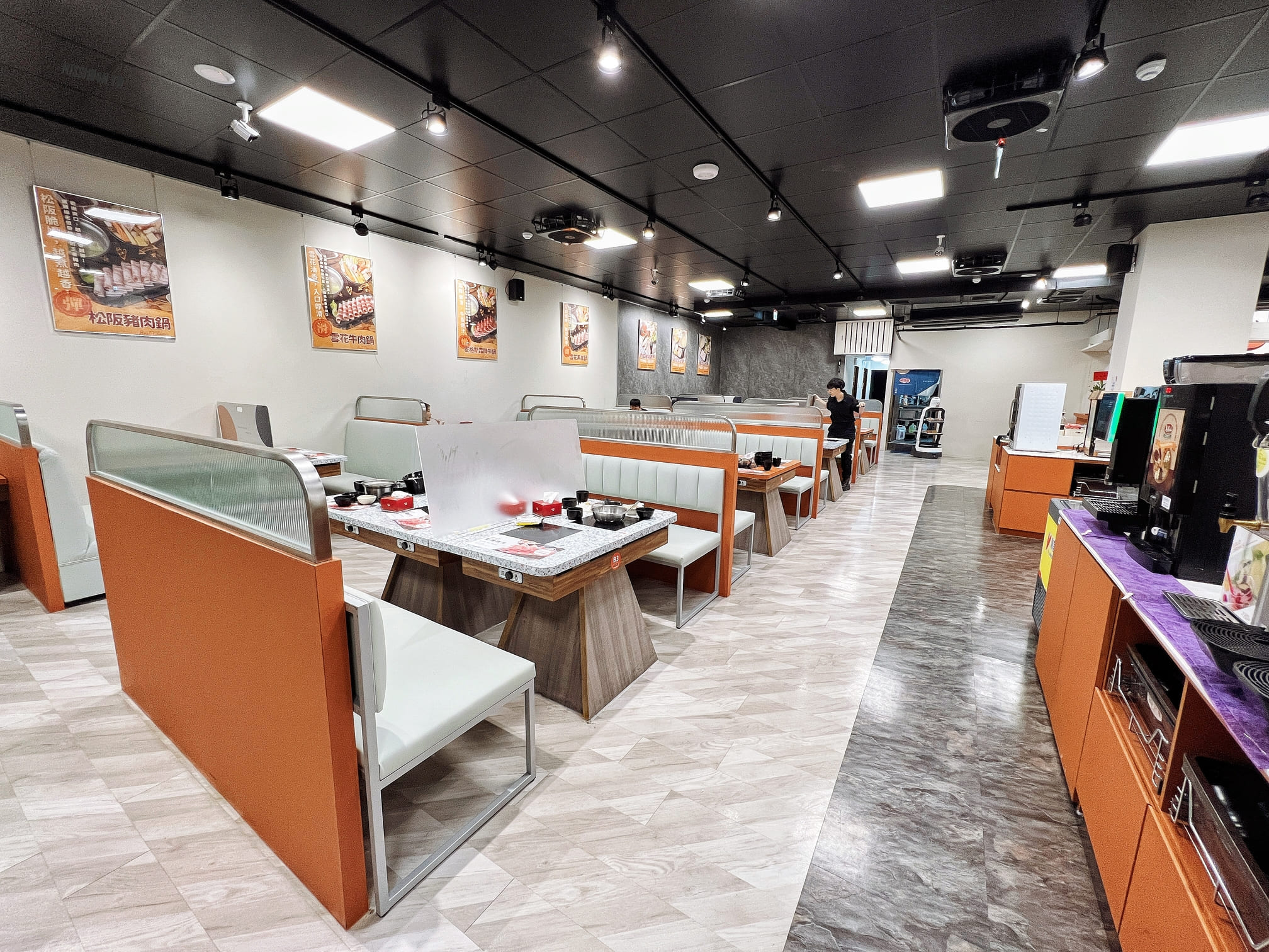 台中東區美食【鍋湯匯．精武店】24H營業就是方便！凌晨宵夜的夜貓子還是早餐就想吃鍋都沒問題！停車也很便利喔！周邊付費停車場多