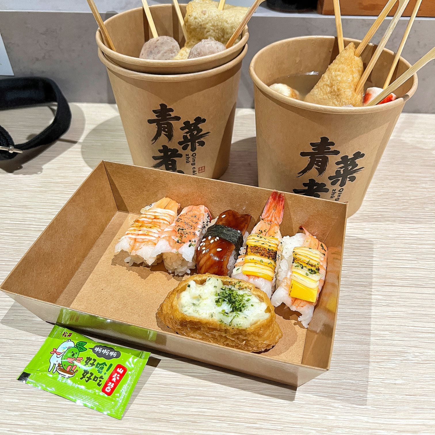 台南永康景點【青菜樂園．台南鹽行店】原來娃娃機也可以搞得這麼好玩！銅板價累積點數輕鬆兌換喜愛商品！壽司/關東煮/現打果汁/冷凍食品都夾的到！邊吃邊玩也太爽！