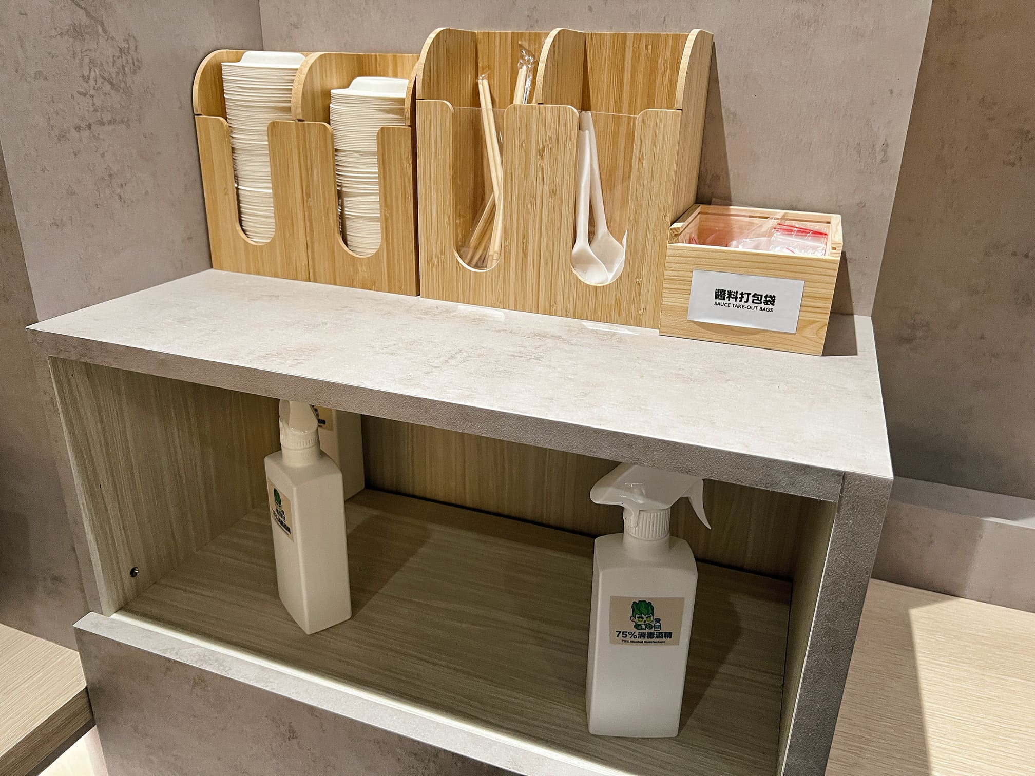 台南永康景點【青菜樂園．台南鹽行店】原來娃娃機也可以搞得這麼好玩！銅板價累積點數輕鬆兌換喜愛商品！壽司/關東煮/現打果汁/冷凍食品都夾的到！邊吃邊玩也太爽！