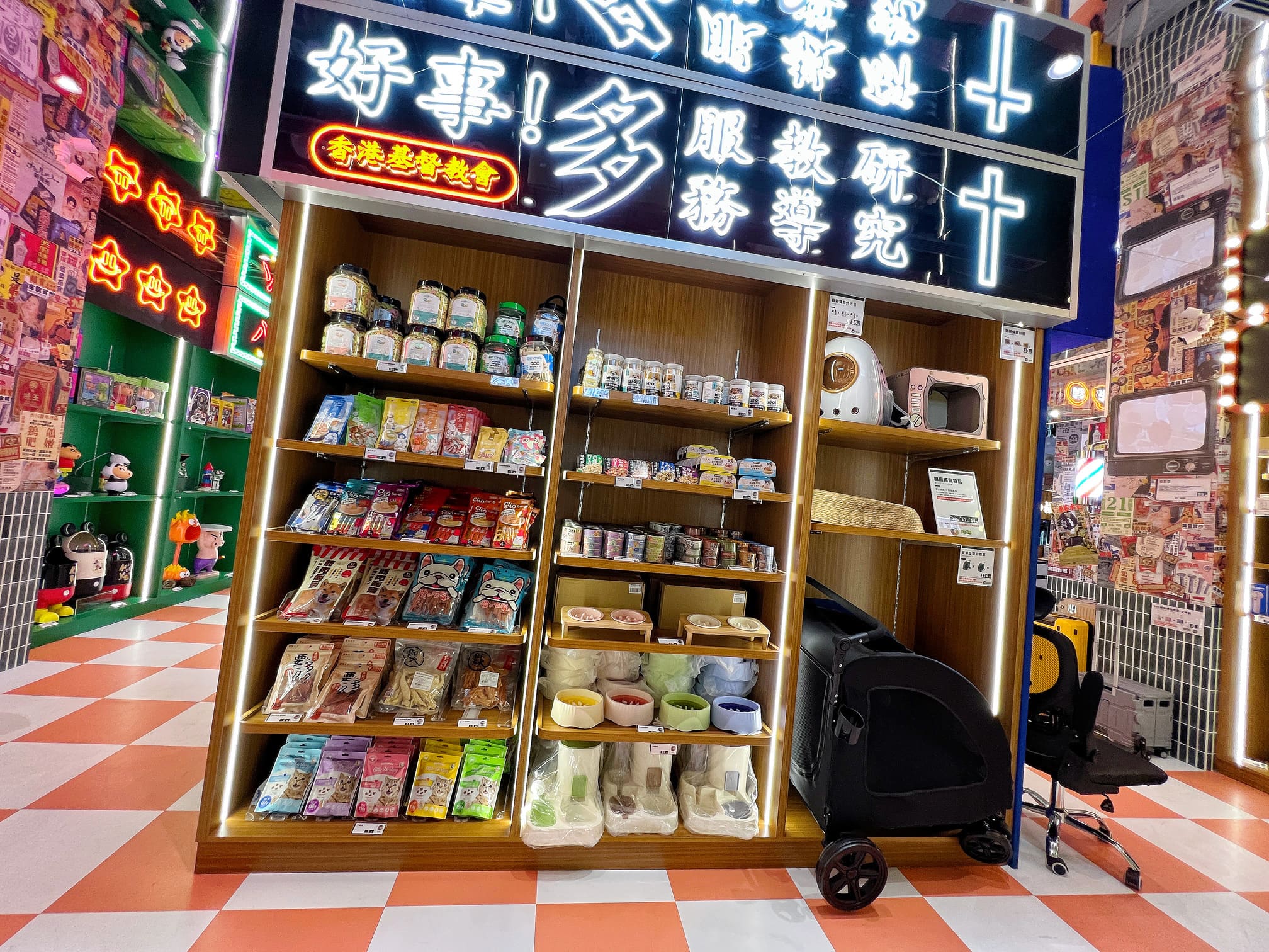 台南永康景點【青菜樂園．台南鹽行店】原來娃娃機也可以搞得這麼好玩！銅板價累積點數輕鬆兌換喜愛商品！壽司/關東煮/現打果汁/冷凍食品都夾的到！邊吃邊玩也太爽！