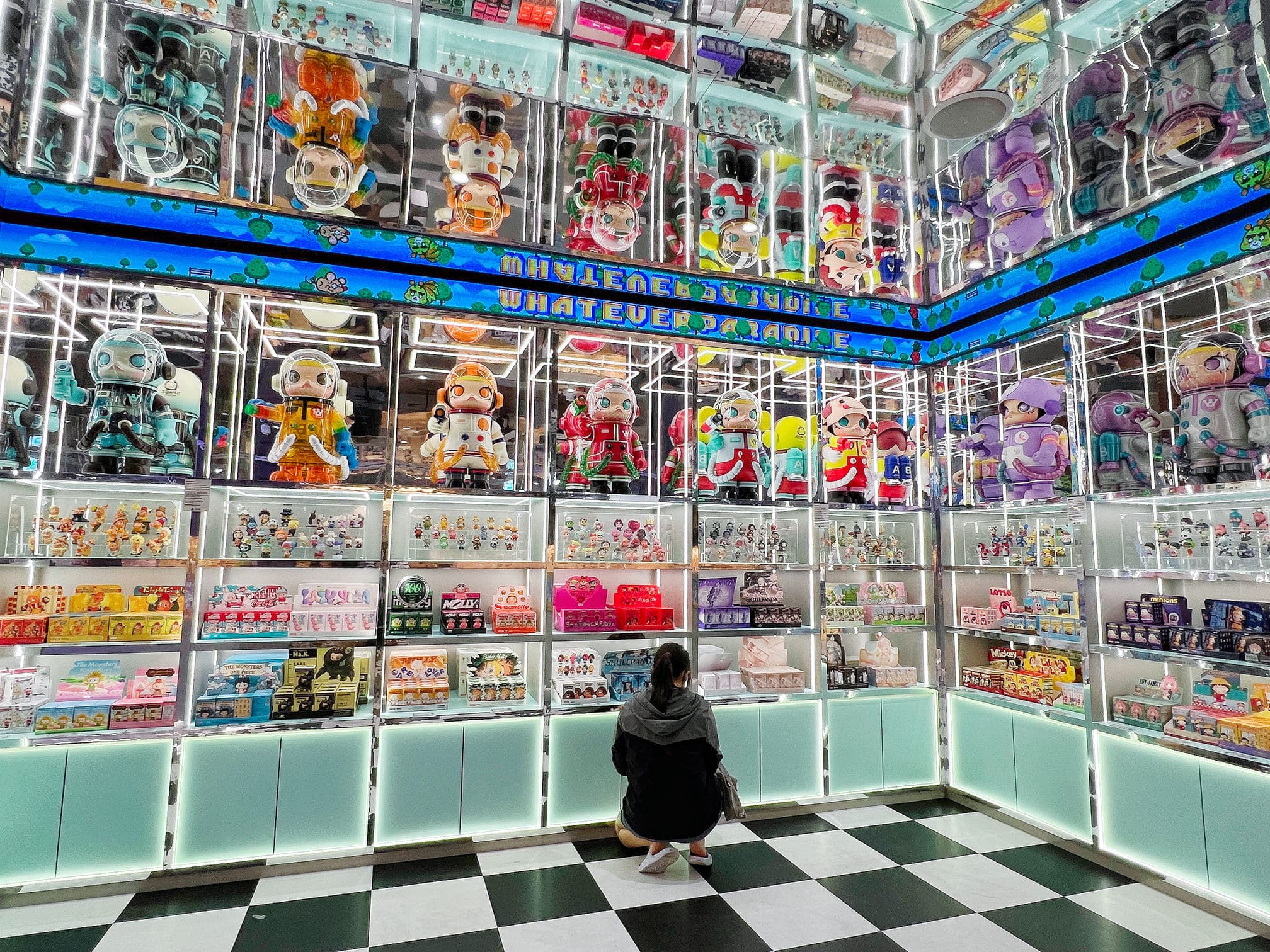 台南永康景點【青菜樂園．台南鹽行店】原來娃娃機也可以搞得這麼好玩！銅板價累積點數輕鬆兌換喜愛商品！壽司/關東煮/現打果汁/冷凍食品都夾的到！邊吃邊玩也太爽！