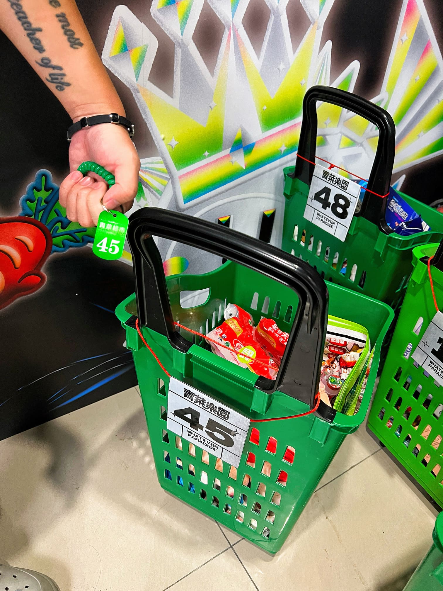 台南永康景點【青菜樂園．台南鹽行店】原來娃娃機也可以搞得這麼好玩！銅板價累積點數輕鬆兌換喜愛商品！壽司/關東煮/現打果汁/冷凍食品都夾的到！邊吃邊玩也太爽！