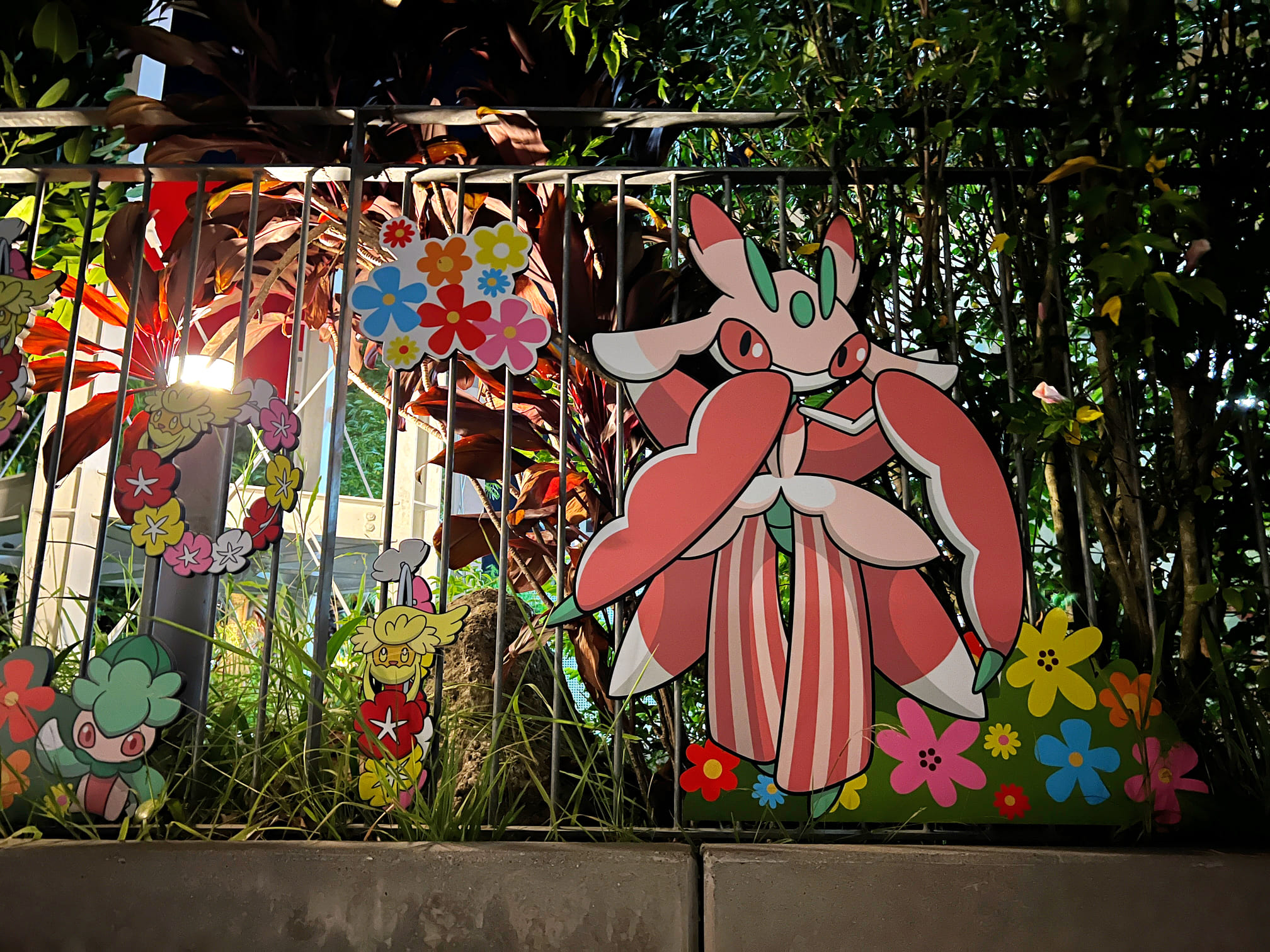 沖繩永旺夢樂城AEON【沖繩寶可夢中心】巨無霸椰蛋樹和風速狗迎賓！好大一間！還有超多周邊商品直接買爆！