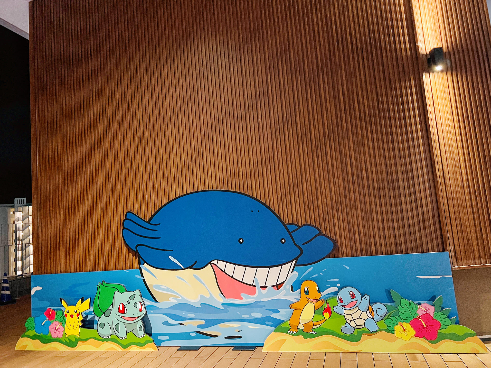 沖繩永旺夢樂城AEON【沖繩寶可夢中心】巨無霸椰蛋樹和風速狗迎賓！好大一間！還有超多周邊商品直接買爆！