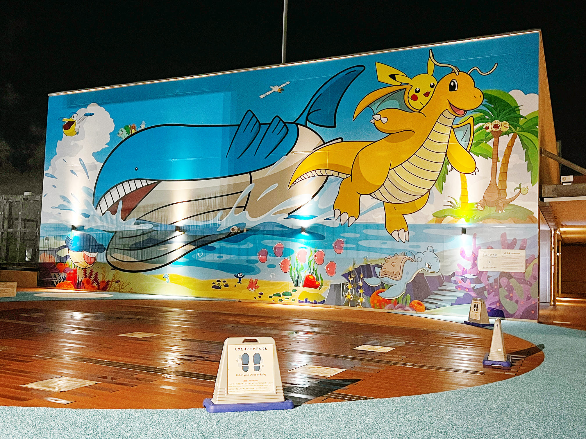 沖繩永旺夢樂城AEON【沖繩寶可夢中心】巨無霸椰蛋樹和風速狗迎賓！好大一間！還有超多周邊商品直接買爆！