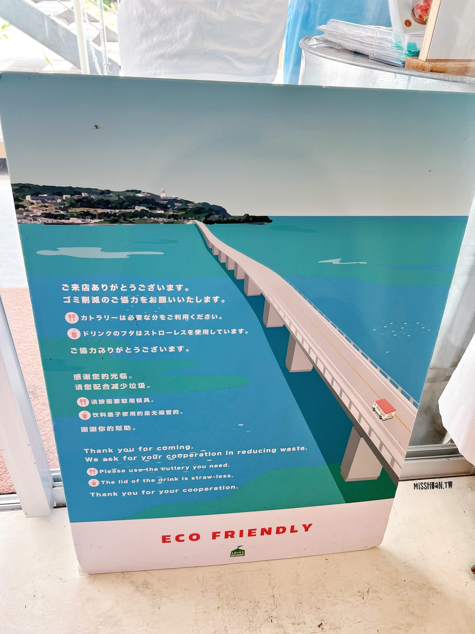 沖繩古宇利島排隊美食【Shrimp Wagon】觀光客最愛來的蝦蝦飯已升級三代店啦！提供好多內用區！還有免費停車場！不用只能窩在車上吃啦～