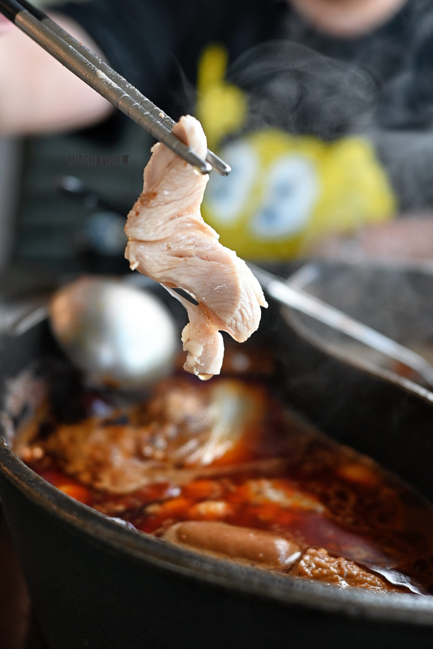 台南安平美食【肉多多火鍋/怡平店/鴛鴦鍋】友善親子最棒！<期間限定>全台！全天候！平假日不限時！輕量級套餐299元起．蔬食自助吧吃到飽．CP值超高！西門店/淡水店例假日除外．湯底/服務費另計