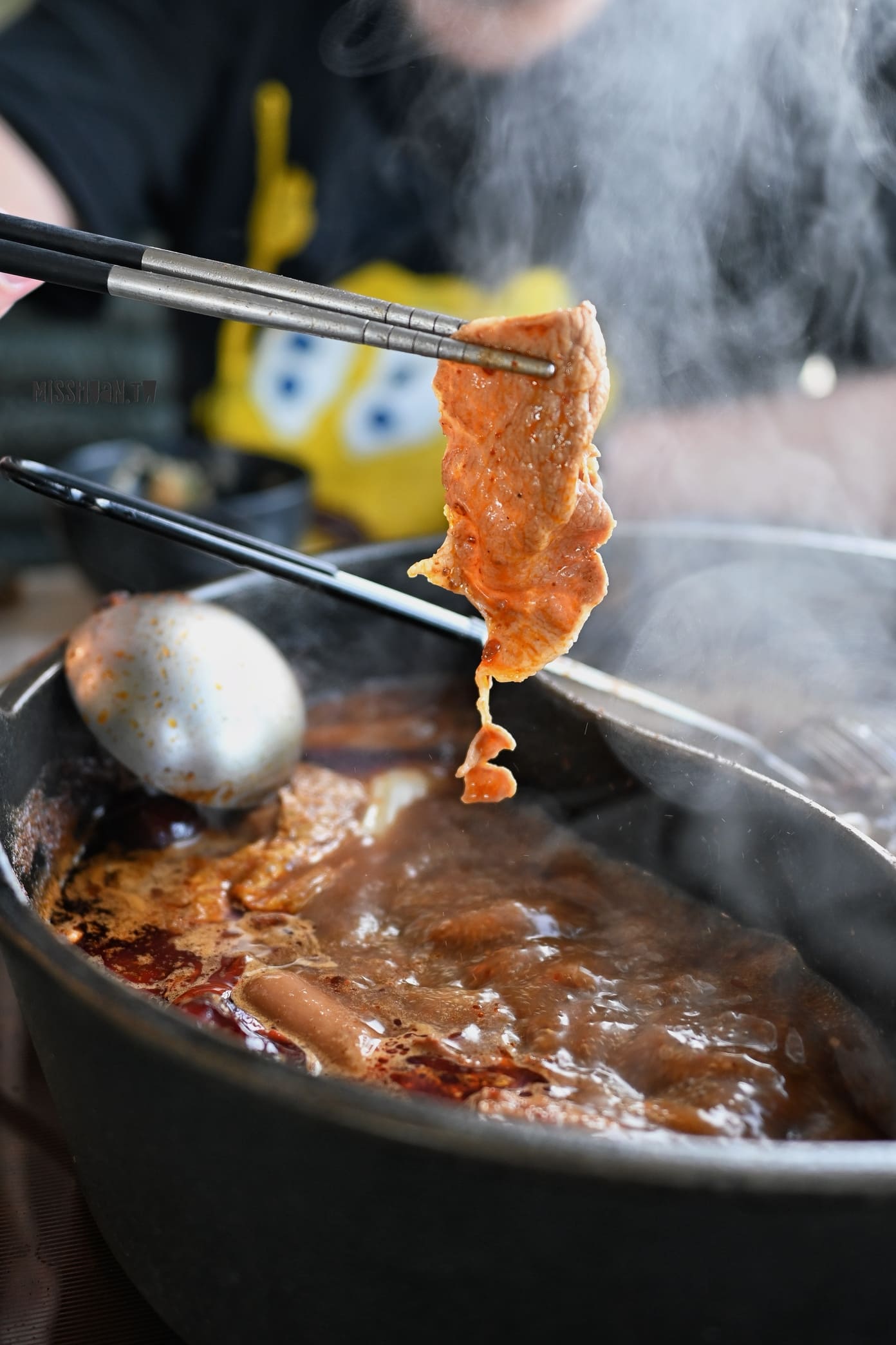 台南安平美食【肉多多火鍋/怡平店/鴛鴦鍋】友善親子最棒！<期間限定>全台！全天候！平假日不限時！輕量級套餐299元起．蔬食自助吧吃到飽．CP值超高！西門店/淡水店例假日除外．湯底/服務費另計