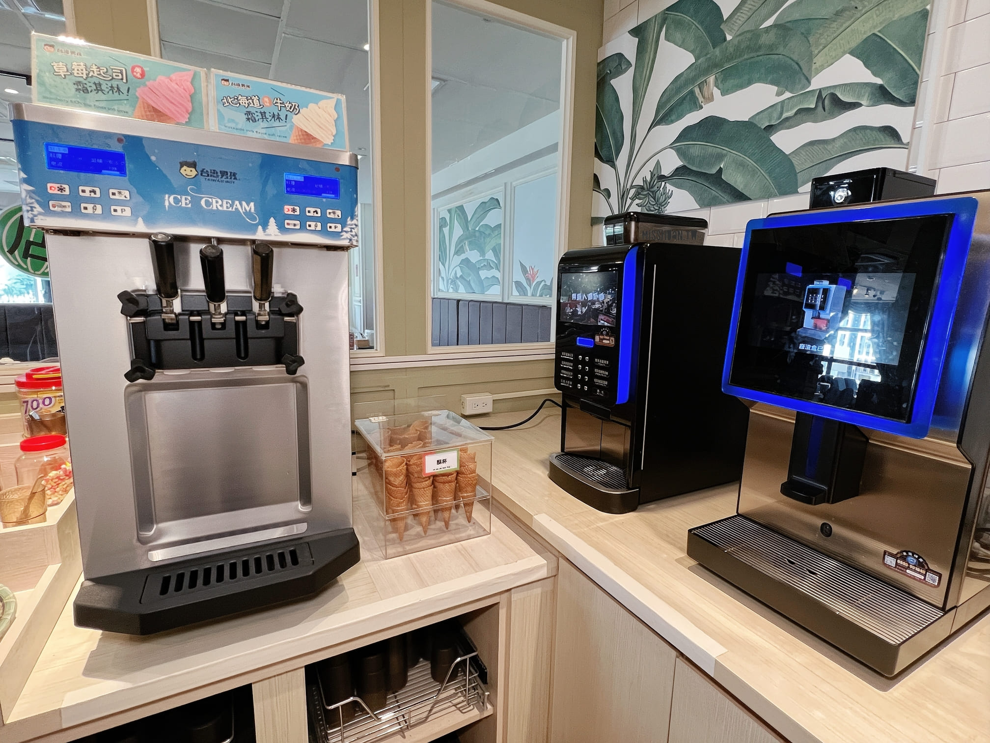 台南安平美食【肉多多火鍋/怡平店/鴛鴦鍋】友善親子最棒！<期間限定>全台！全天候！平假日不限時！輕量級套餐299元起．蔬食自助吧吃到飽．CP值超高！西門店/淡水店例假日除外．湯底/服務費另計