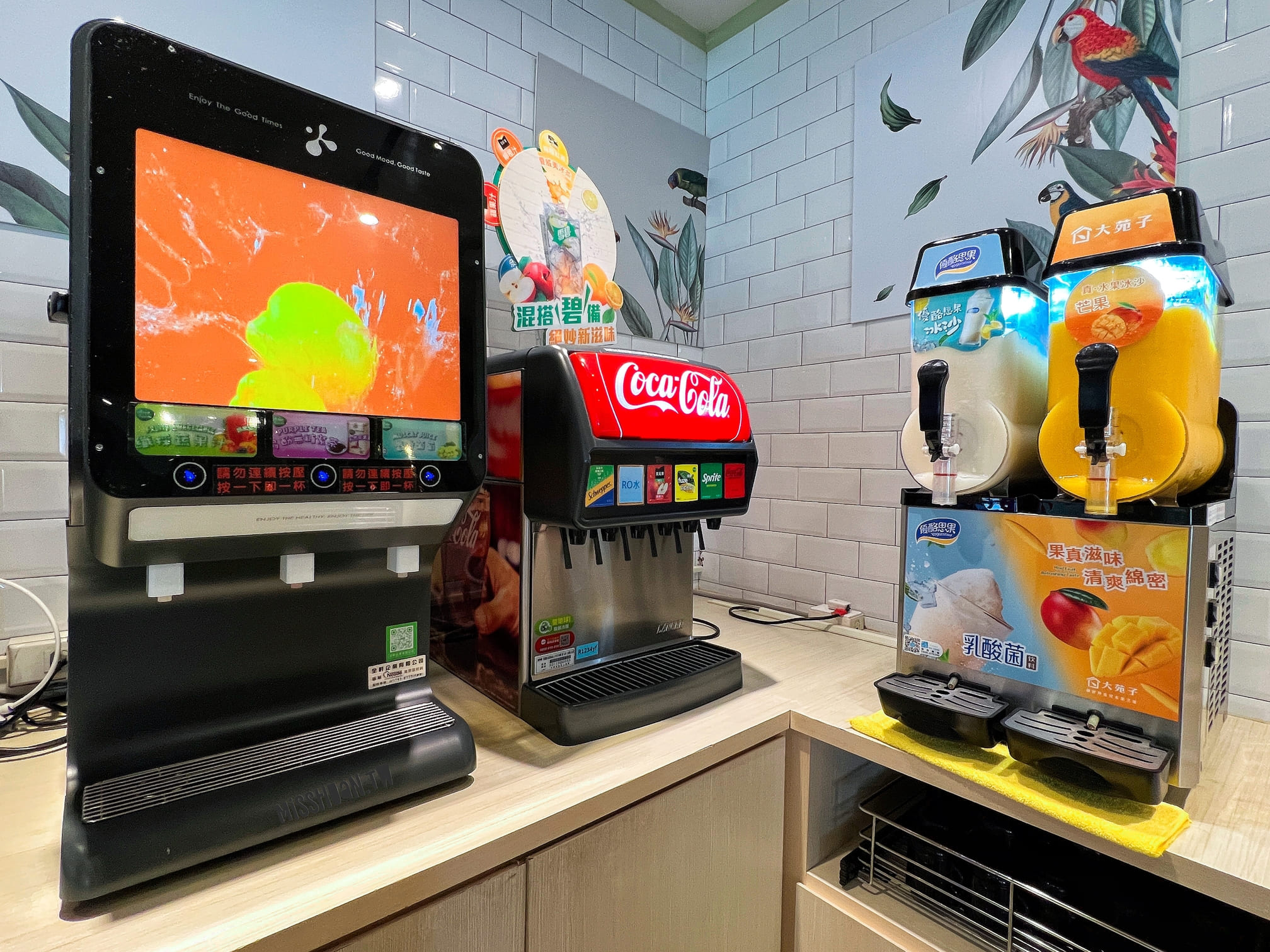 台南安平美食【肉多多火鍋/怡平店/鴛鴦鍋】友善親子最棒！<期間限定>全台！全天候！平假日不限時！輕量級套餐299元起．蔬食自助吧吃到飽．CP值超高！西門店/淡水店例假日除外．湯底/服務費另計