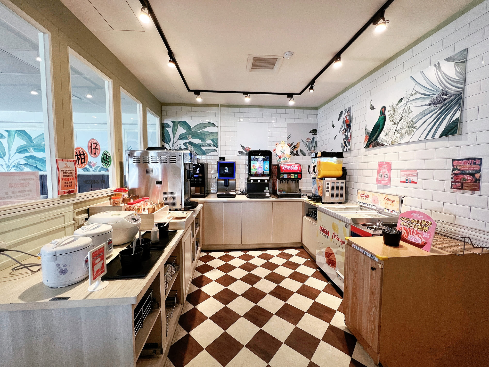 台南安平美食【肉多多火鍋/怡平店/鴛鴦鍋】友善親子最棒！<期間限定>全台！全天候！平假日不限時！輕量級套餐299元起．蔬食自助吧吃到飽．CP值超高！西門店/淡水店例假日除外．湯底/服務費另計