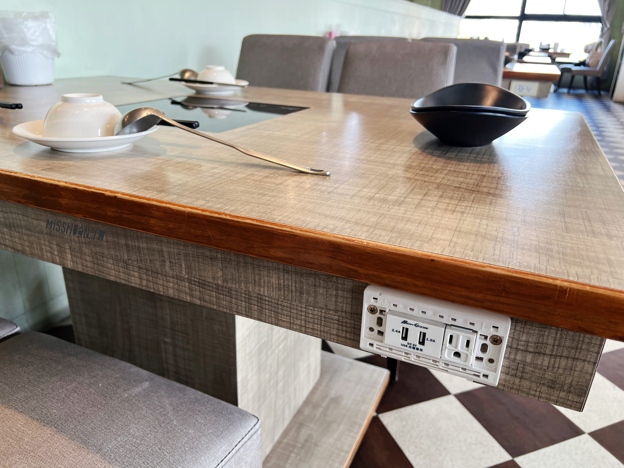 台南安平美食【肉多多火鍋/怡平店/鴛鴦鍋】友善親子最棒！<期間限定>全台！全天候！平假日不限時！輕量級套餐299元起．蔬食自助吧吃到飽．CP值超高！西門店/淡水店例假日除外．湯底/服務費另計