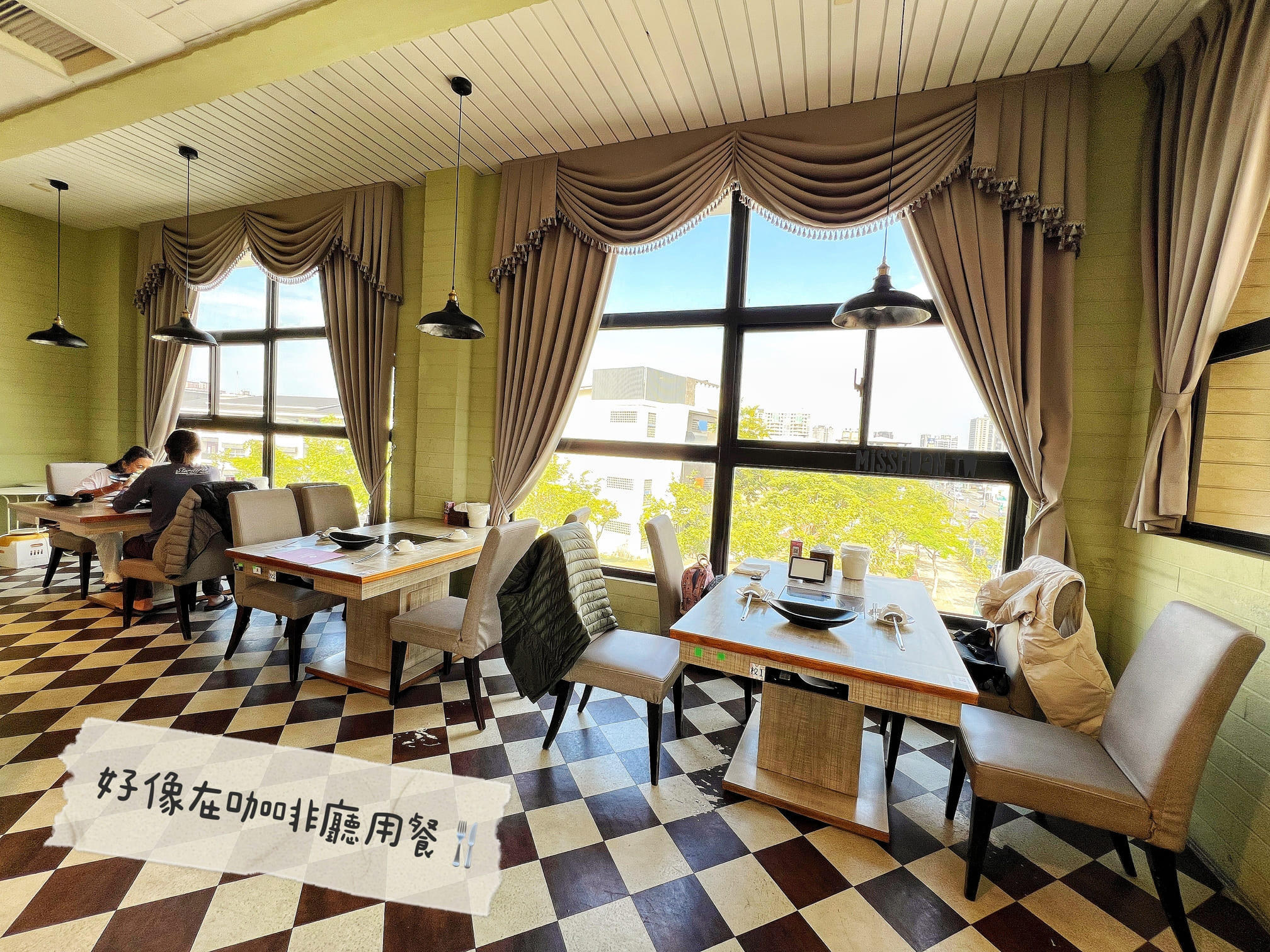 台南安平美食【肉多多火鍋/怡平店/鴛鴦鍋】友善親子最棒！<期間限定>全台！全天候！平假日不限時！輕量級套餐299元起．蔬食自助吧吃到飽．CP值超高！西門店/淡水店例假日除外．湯底/服務費另計