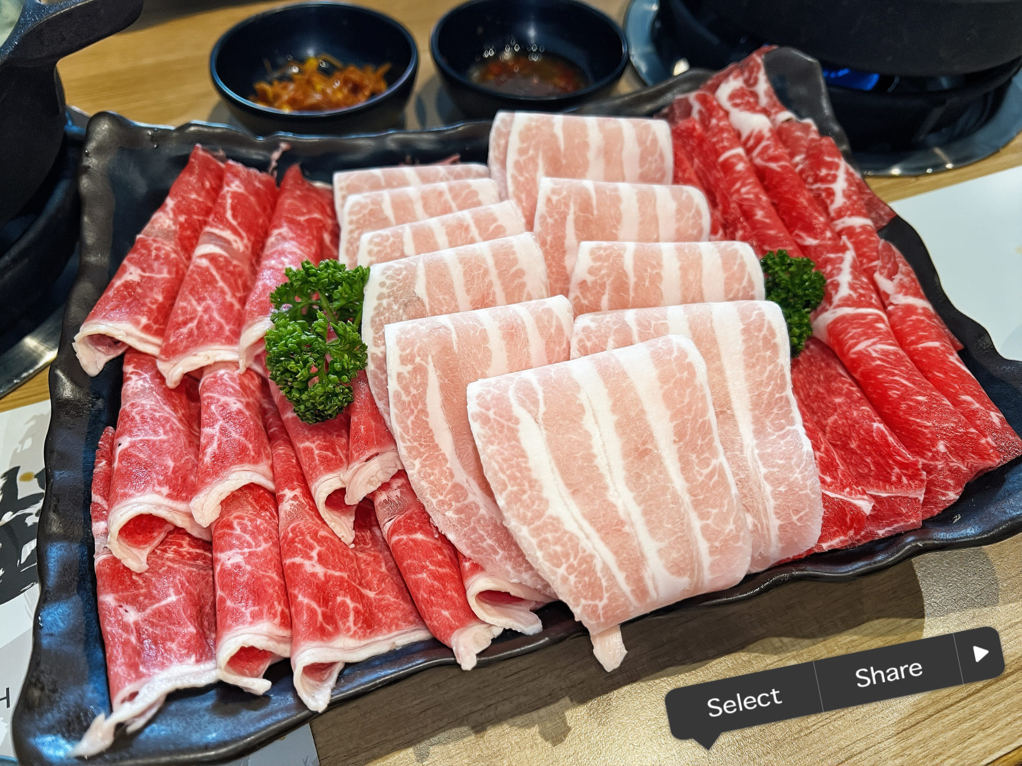 台中東區美食【鑄湯鍋物】超酷!連青醬都可以當湯底!自助吧吃到飽!連雞蛋也是喔!停車費折抵超貼心!