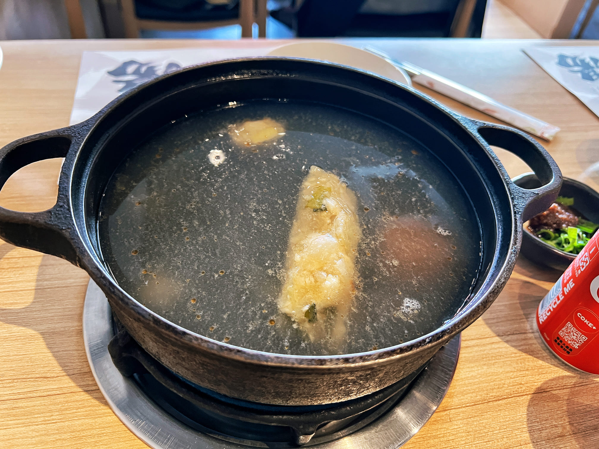 台中東區美食【鑄湯鍋物】超酷!連青醬都可以當湯底!自助吧吃到飽!連雞蛋也是喔!停車費折抵超貼心!