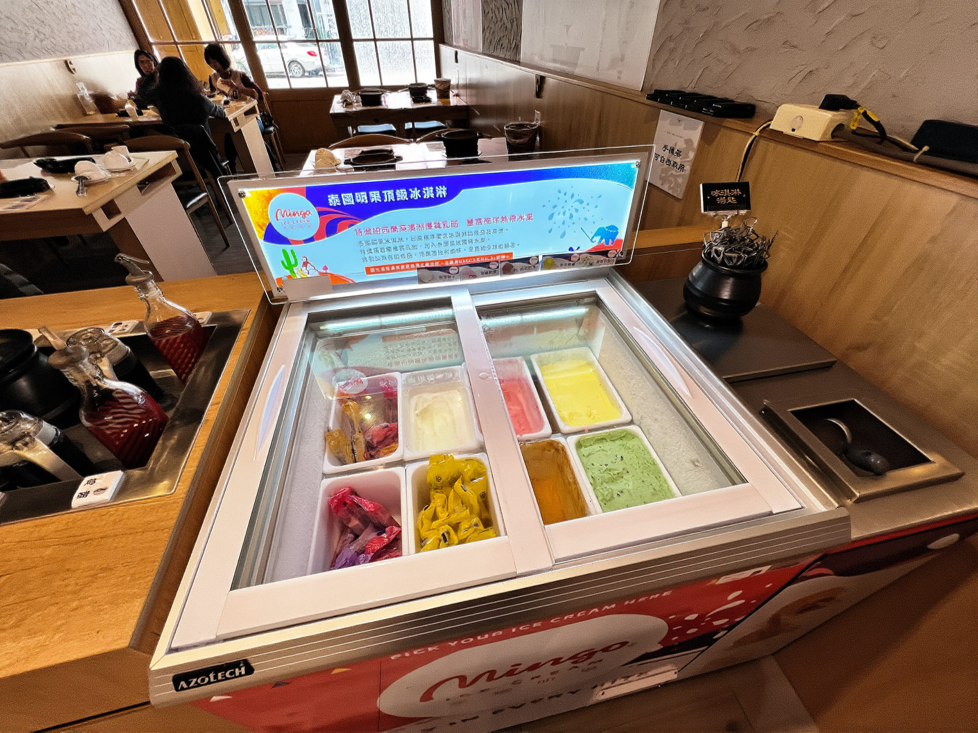 台中東區美食【鑄湯鍋物】超酷!連青醬都可以當湯底!自助吧吃到飽!連雞蛋也是喔!停車費折抵超貼心!