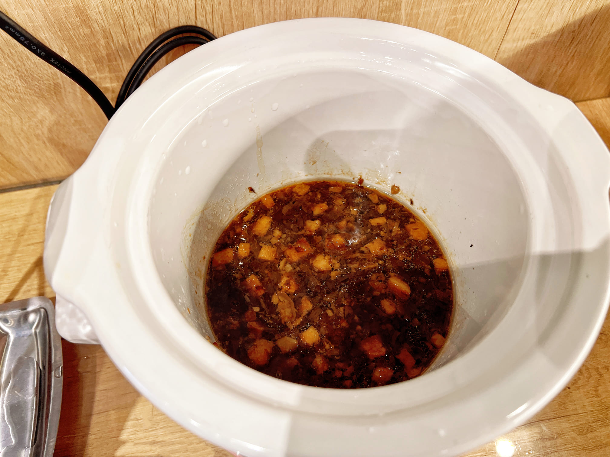 台中東區美食【鑄湯鍋物】超酷!連青醬都可以當湯底!自助吧吃到飽!連雞蛋也是喔!停車費折抵超貼心!