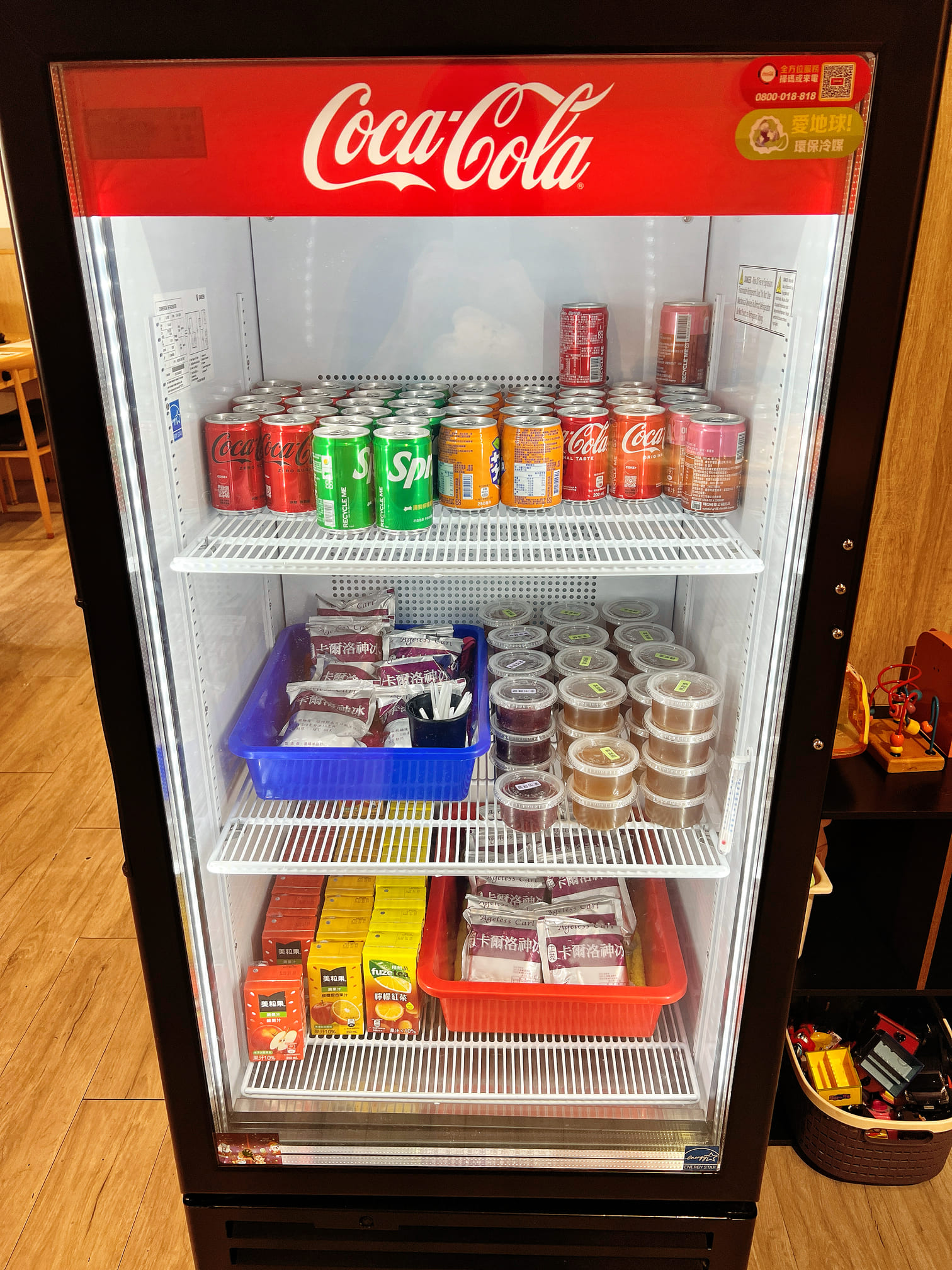 台中東區美食【鑄湯鍋物】超酷!連青醬都可以當湯底!自助吧吃到飽!連雞蛋也是喔!停車費折抵超貼心!