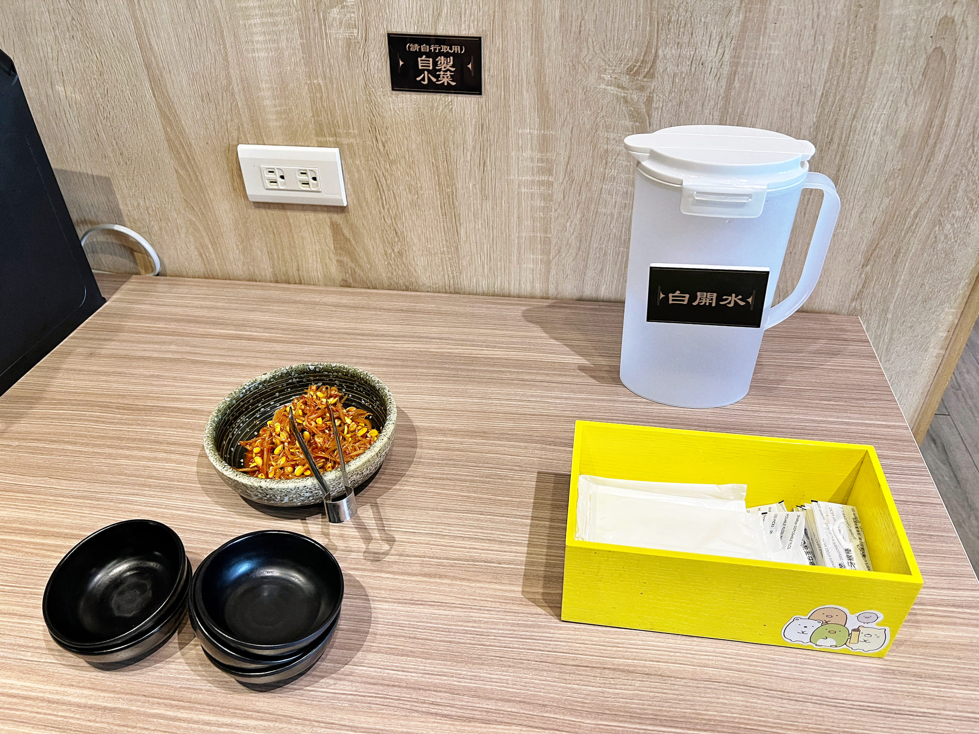 台中東區美食【鑄湯鍋物】超酷!連青醬都可以當湯底!自助吧吃到飽!連雞蛋也是喔!停車費折抵超貼心!