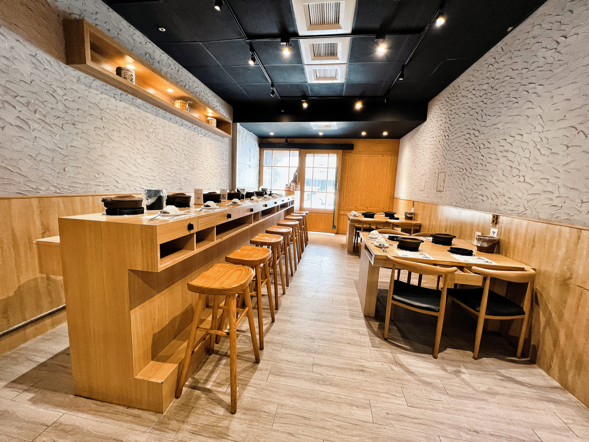 台中東區美食【鑄湯鍋物】超酷!連青醬都可以當湯底!自助吧吃到飽!連雞蛋也是喔!停車費折抵超貼心!