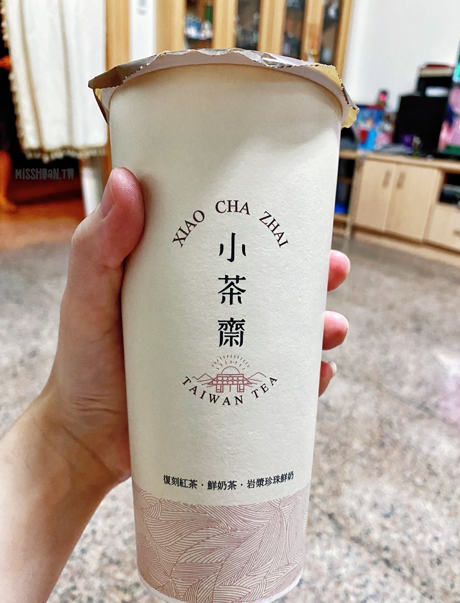台中西區美食【小茶齋/公益中美店】向上市場超厲害好喝的岩漿珍珠鮮奶！必喝熱的喔！